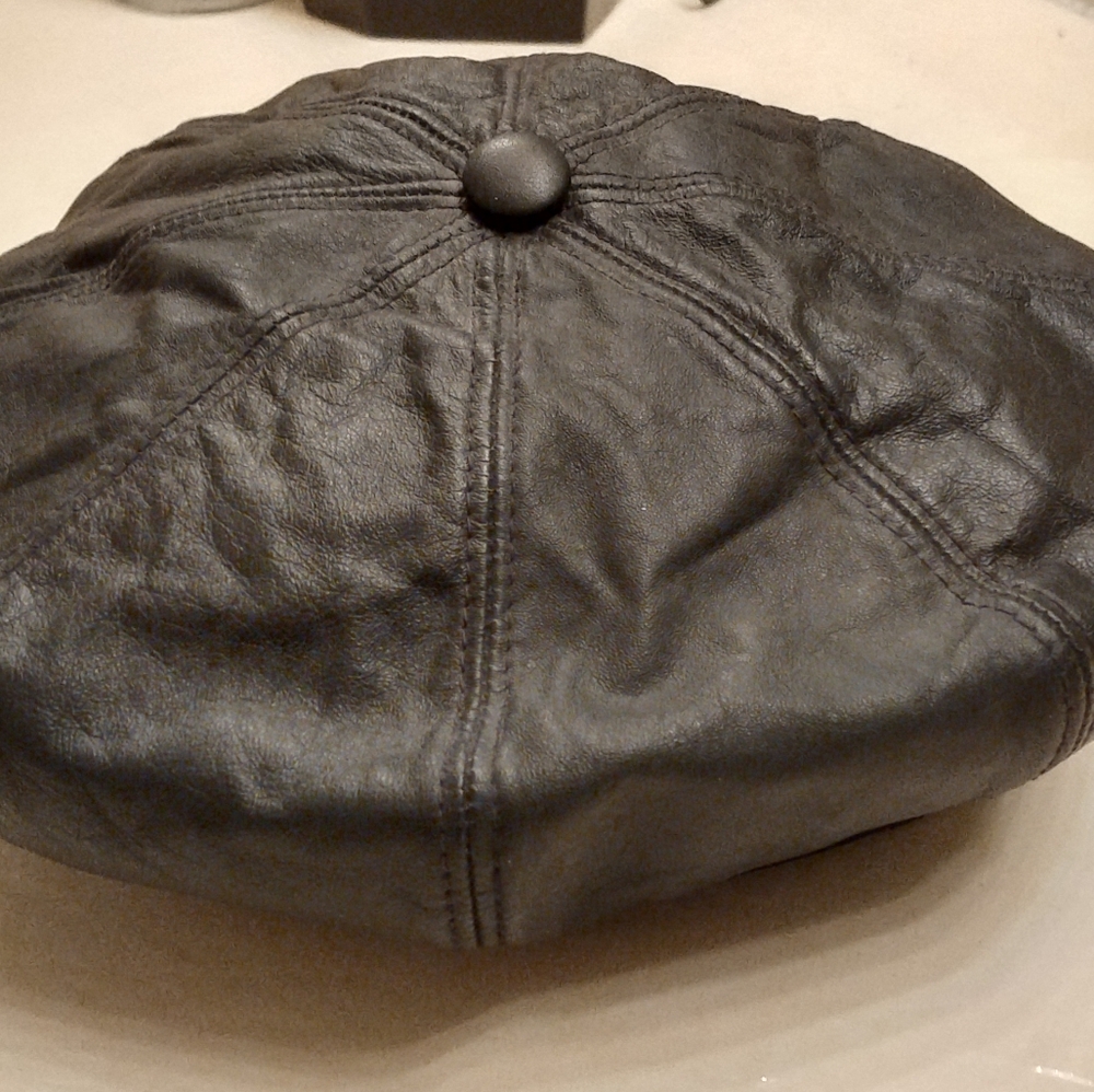 Harley-Davidson Vintage Black Leather Cap with Red Logo - Picture 12 of 15